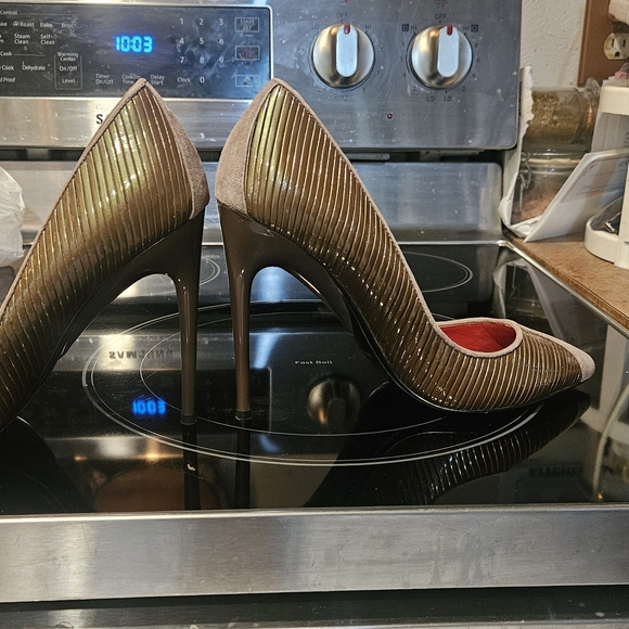 Charles Jourdan Brownish Gold and Tan Women's Heels - Picture 2 of 8